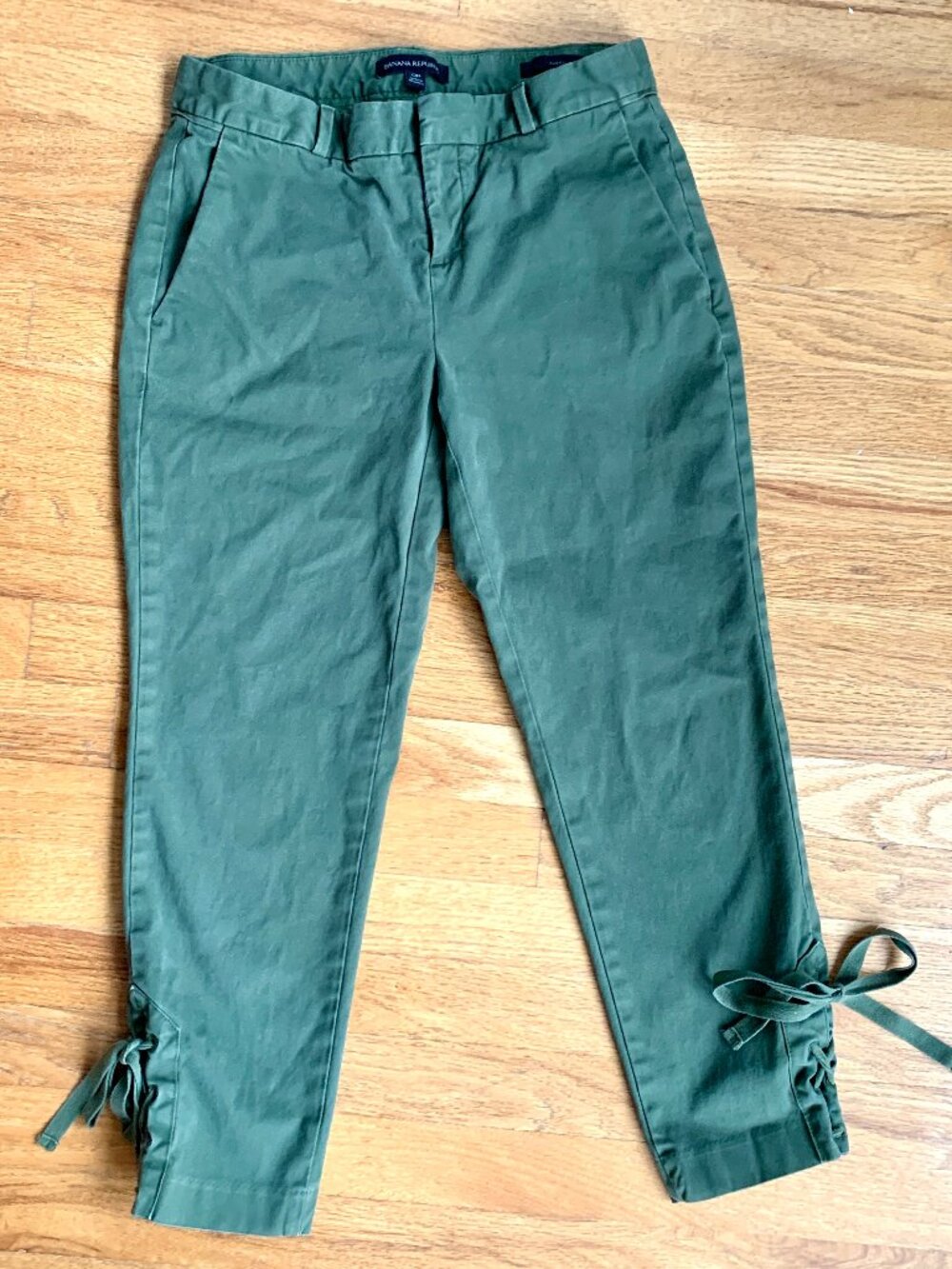 Green 0P Banana Republic Pants with bowties on the sides